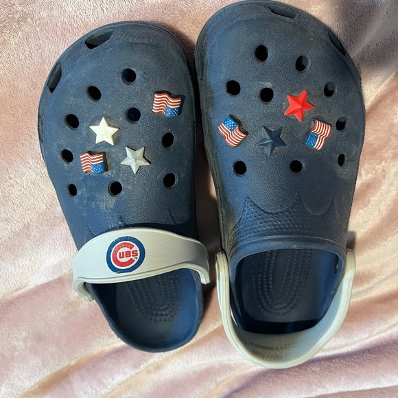 Navy crocs, cubs, with decorative stars, flags - Picture 3 of 5